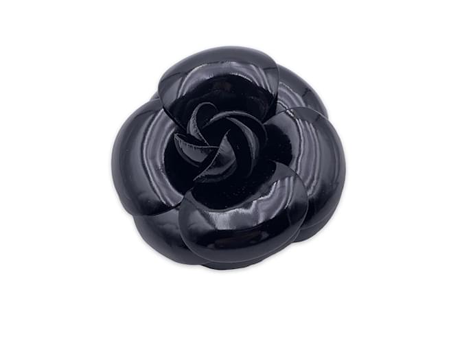 Chanel Broche de alfinete de flor de camélia de vinil preto vintage  ref.832755