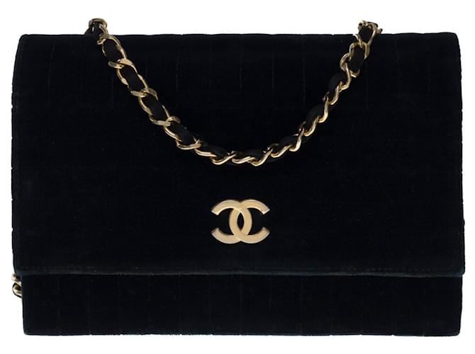 Sac à main Chanel Classique flap bag en velours noir, garniture en métal doré Suede  ref.833122