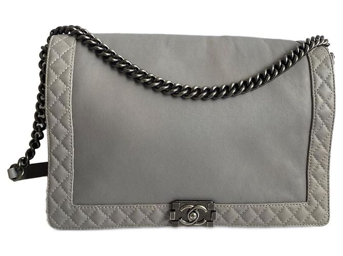 Chanel Boy XXL Handtasche Grau Glattleder