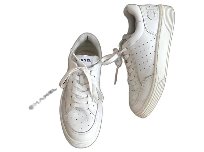 Zapatillas Chanel Blanco Cuero  ref.834818