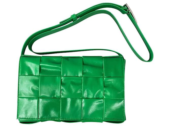 BOTTEGA VENETA CASSETTE GREEN BAG Leather Silver-plated  ref.836380