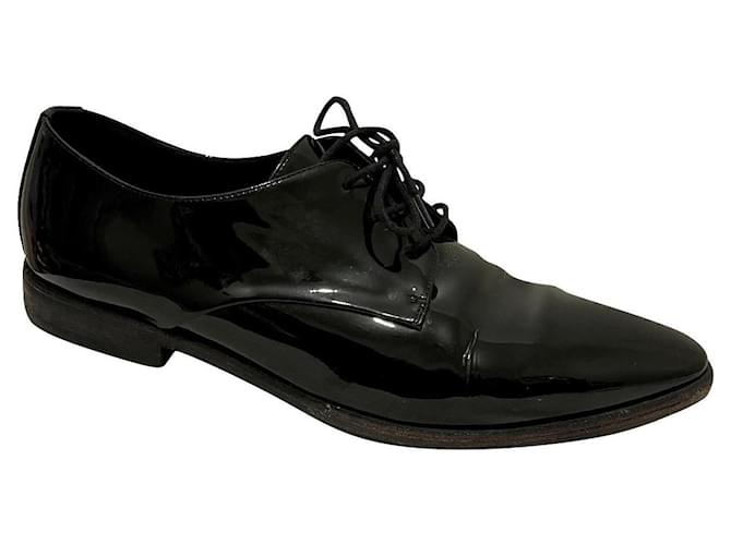Burberry Derby Sapato de cadarço em couro envernizado preto  ref.839040
