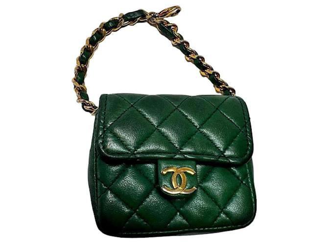 Chanel Micro bolsa para cinturón Verde Cuero  ref.841208
