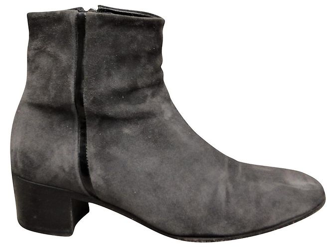 Botins Heschung 37 Cinza