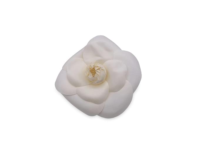 Chanel Vintage White Fabric Camelia Flower Camellia Pin Brooch Cloth  ref.845573 - Joli Closet