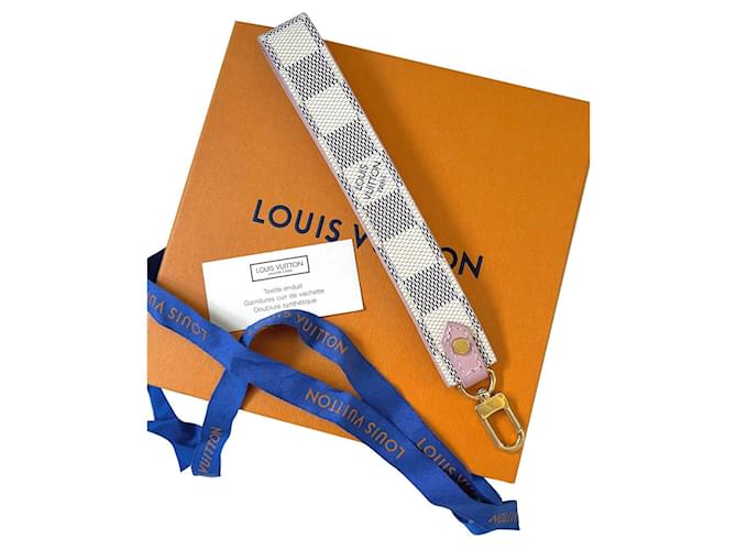Louis Vuitton Encantos de saco Bege Lona  ref.846754