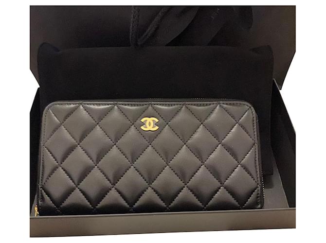 Chanel carteras Negro Cuero  ref.846799
