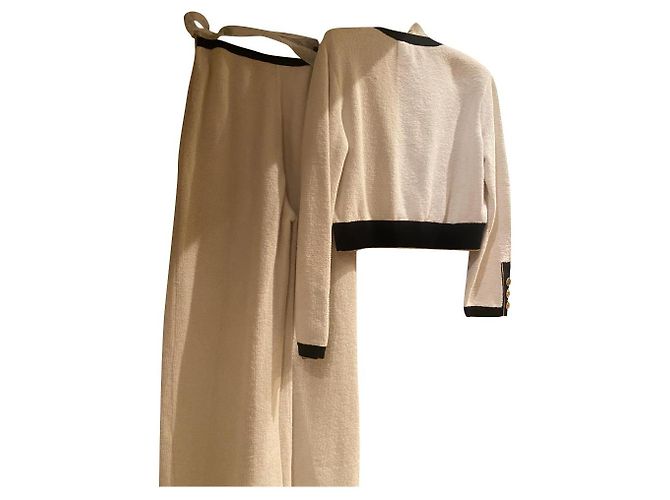 Chanel Conjunto cárdigan y pantalón Beige