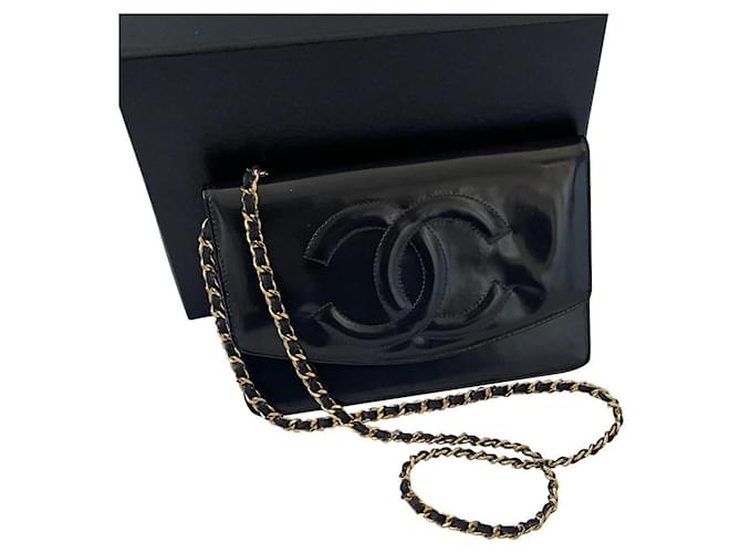 Wallet On Chain Chanel Portefeuille sur chaîne doublé c Cuir vernis Noir  ref.848345