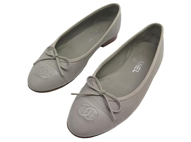 CHAUSSURES CHANEL BALLERINES LOGO CC G02819 37.5 CUIR GRIS LEATHER SHOES  ref.849089