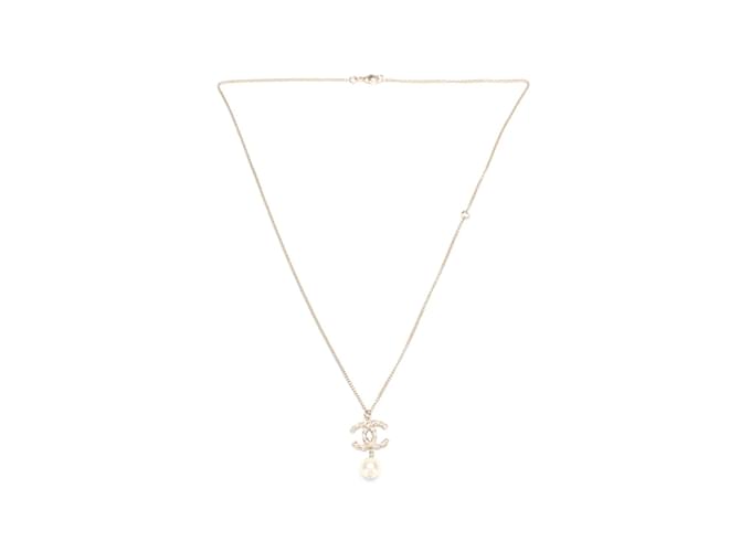 Collana Chanel con pendente CC in strass e perle sintetiche Collana in metallo in condizioni eccellenti  ref.849239