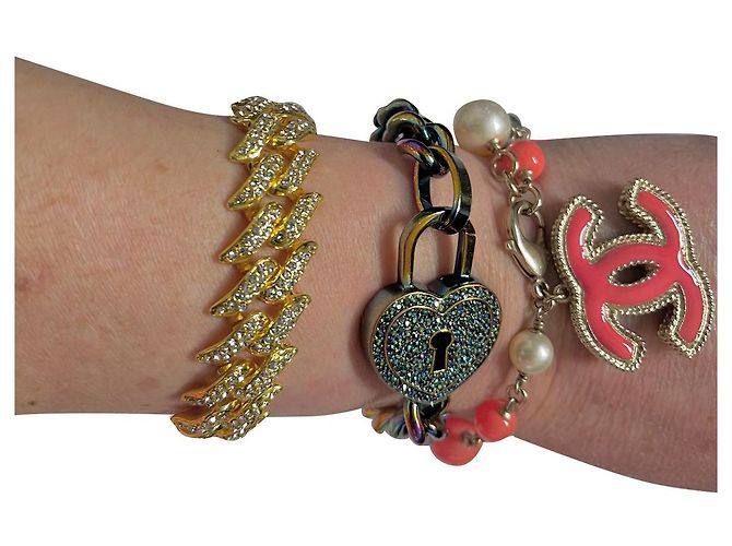 Bracciale Chanel CC logo con perle multicolore 