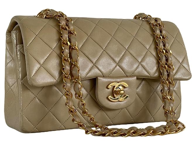 Timeless Chanel klassische Klappe kleine gefütterte beige Vintage Klappe 2.55 zeitlose goldene Hardware aus Lammleder 24K GHW-Jahrgang Lammfell  ref.850261