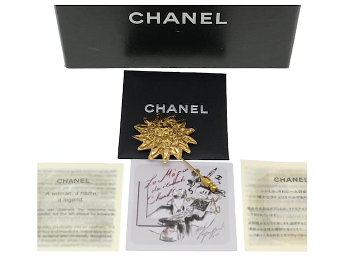CHANEL Brooch metal Gold CC Auth 38119 Golden  ref.852658