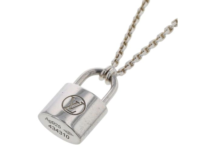 Louis Vuitton Colar com Pingente Lockit