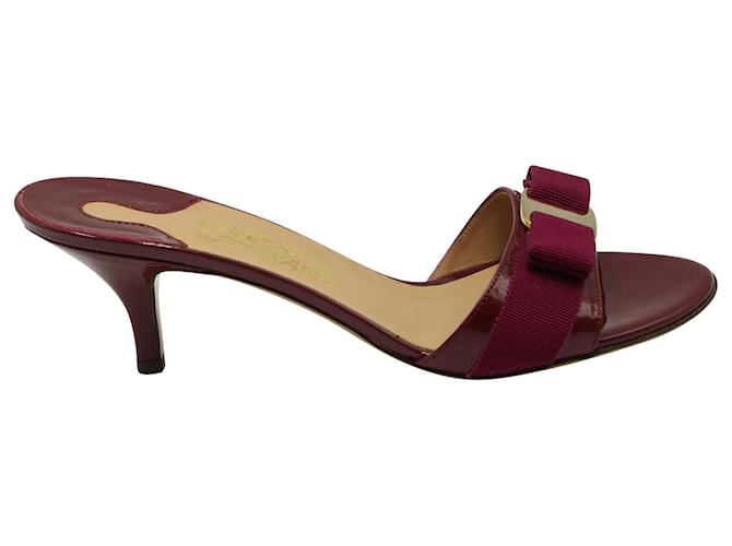 【SALVATORE FERRAGAMO】VARA BOW SLIPPERS Salvatore Ferragamo Vara Bow Open Toe Sandals in Burgundy