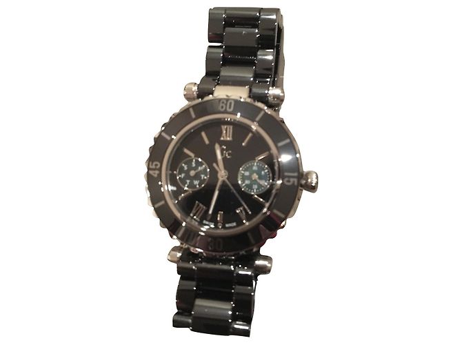 Reloj Guess para mujer con pulsera de metal gris