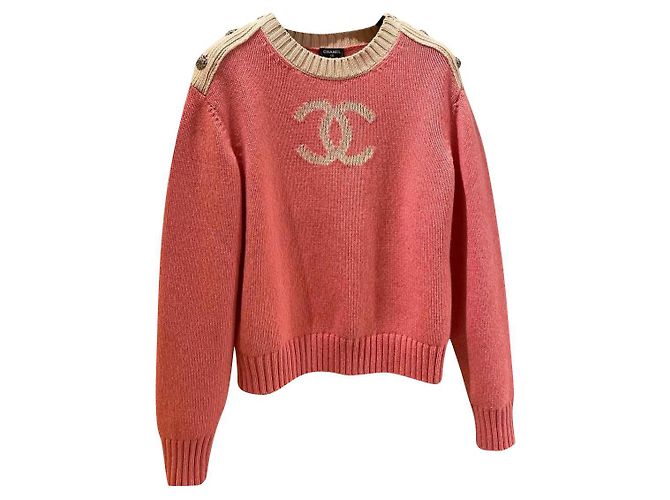 Pull Chanel en cachemire rose avec boutons bijoux