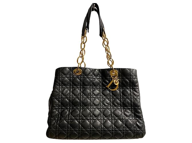 Dior Soft Bolso tote Lady Dior Negro Piel de cordero  ref.857904