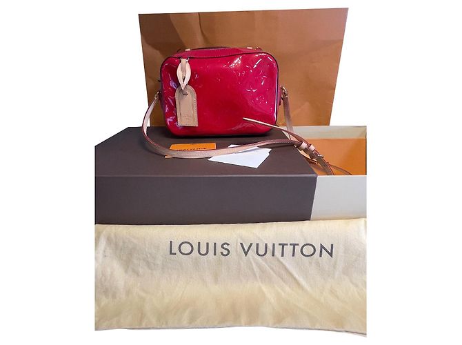 Sac à main Louis Vuitton rouge en vernis