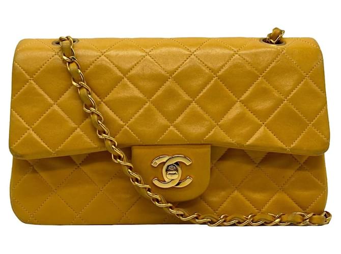 Timeless Chanel lined Flap Yellow Leather  ref.858861