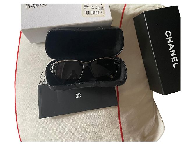 Autre Marque Chanel Sonnenbrille schwarz mit Gläsern und Metallbügeln