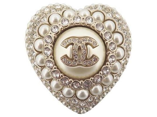 Other jewelry NEW CHANEL LOGO CC HEART & STRASS BROOCH IN GOLD METAL NEW GOLDEN BROOCH  ref.862012