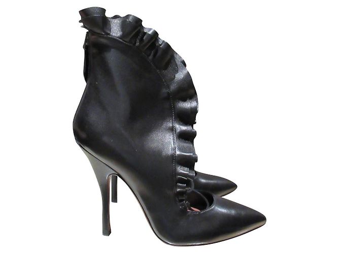 Alaïa Alaia ruffle ankle boots Black