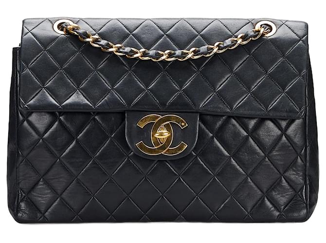 Chanel Black Jumbo Classic Lambskin Maxi Single Flap Bag Leather ref.863295  - Joli Closet
