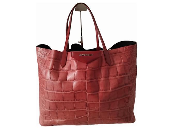 Bolsa de compras Givenchy Antigona em couro vermelho com estampa de crocodilo  ref.863667