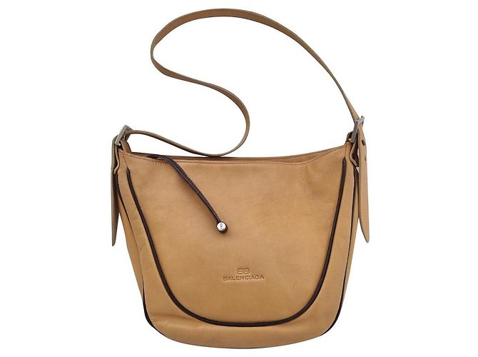 Bolsa de ombro Balenciaga em couro marrom camelo
