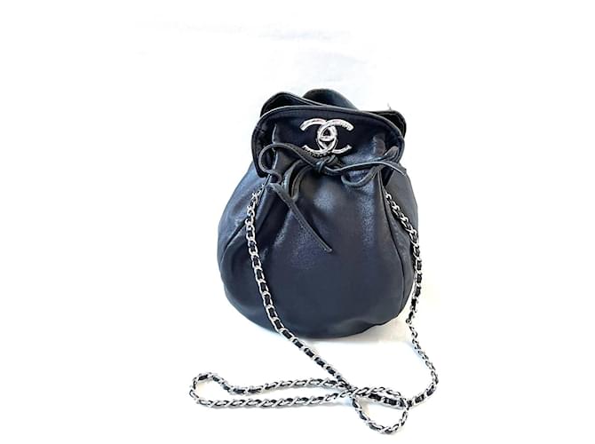 Chanel Handtaschen Schwarz Leder  ref.863840