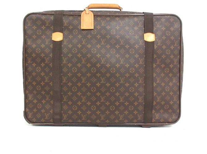 Louis Vuitton satellite 70