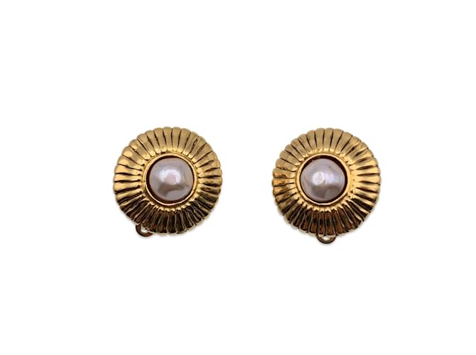 CHANEL Pre-Owned CC faux-pearl clip-on Earrings - Farfetch