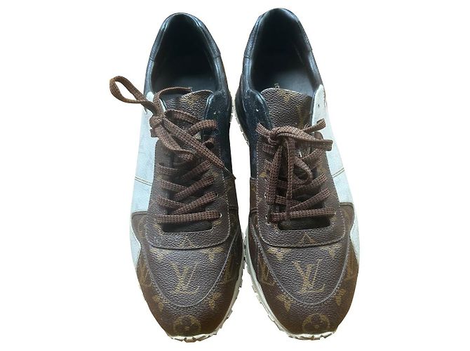 Baskets Louis Vuitton Run Away en cuir marron