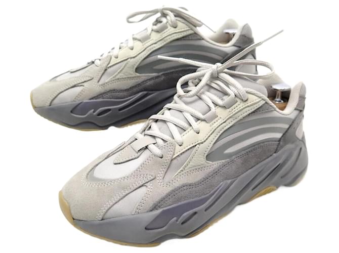 CHAUSSURES ADIDAS YEEZY 700 V2 TEPHRA 10 44 BASKETS CUIR SUEDE GRIS SNEAKERS  ref.869981