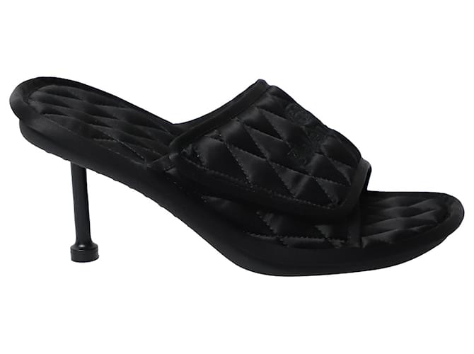 Balenciaga Gesteppte Sandaletten mit Absatz aus schwarzem Satin  ref.870108