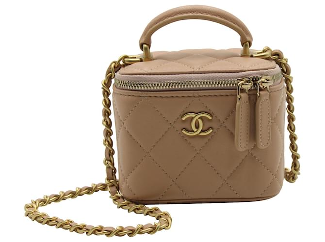 Chanel Small Vanity Case with Handle Bag in Beige Lambskin Leather  ref.870565 - Joli Closet