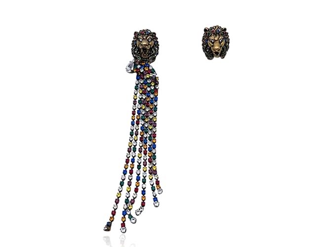 Gucci Asymmetrische Kaskadenohrringe mit Löwenkopf und mehrfarbigen Kristallen Golden Metall  ref.871978