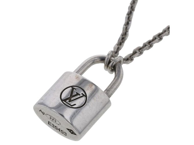 Louis Vuitton Colar com Pingente Lockit Prata
