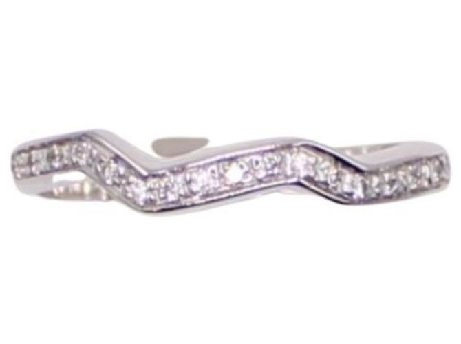 Autre Marque White gold diamond paving wave motif ring 750%O Silver hardware