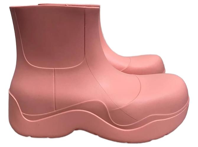 BOTTEGA VENETA Ankle boots T.EU 38 rubber Pink ref.874403 - Joli