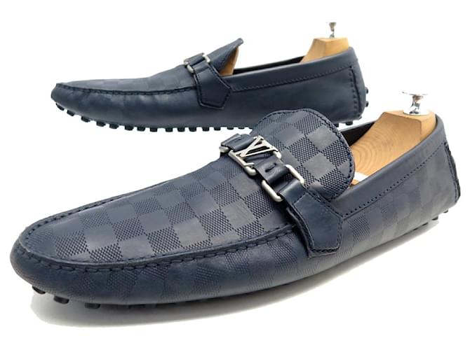 Mocasín Hockenheim a través de Louis Vuitton  Zapatos mocasines hombre,  Zapatos elegantes hombre, Calzado hombre