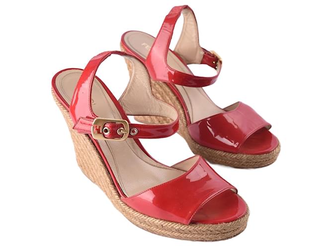 FENDI  Sandals T.EU 38.5 Leather Red  ref.877418