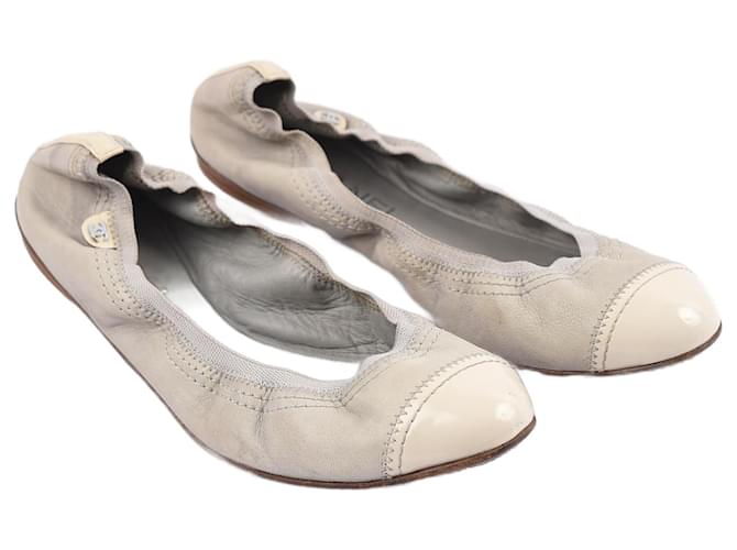 CHANEL Ballet flats T.EU 39.5 Leather Grey ref.877520 - Joli Closet