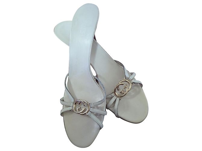 Gucci Sandalen mit offenem Absatz weiß Leder