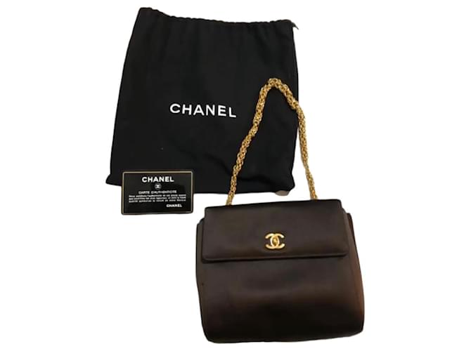 Seltener Jahrgang 1990’s Chanel Mini Brown Satin-Drehverschluss-Klassiker-Klappentasche mit glänzendem 24K vergoldete Hardware Dunkelbraun Gold hardware  ref.878527