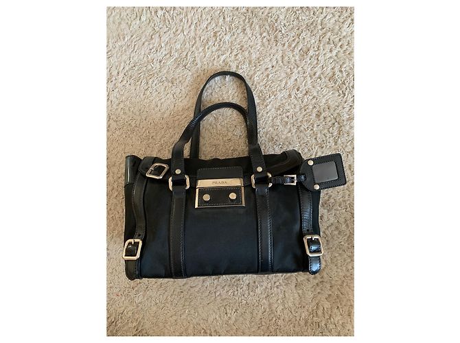 Autre Marque Bolsa Prada de Nylon com Aba Preta Preto
