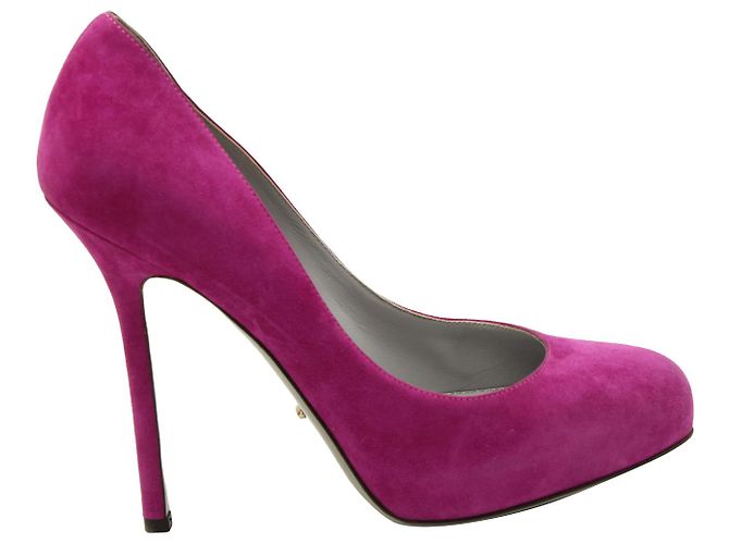 Zapatos de tacón con punta de almendra de Sergio Rossi en ante rosa