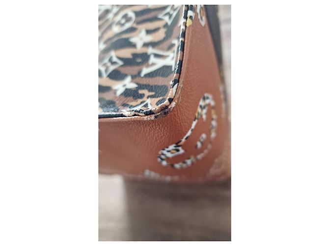 Louis Vuitton Onthego GM Jungle Leather Handbag Black Leopard Print White Caramel